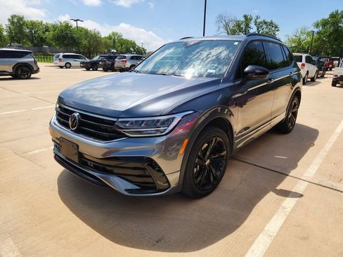 Used 2024 Volkswagen Tiguan SE R-Line image 2
