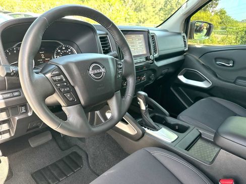 Used 2024 Nissan Frontier SV w/ SV Convenience Package RWD image 18