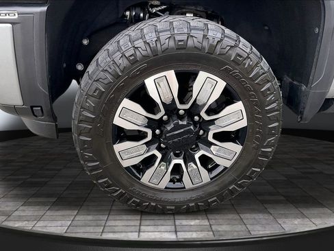 Used 2024 GMC Sierra 2500 Denali w/ Denali Reserve Package AWD/4WD image 9