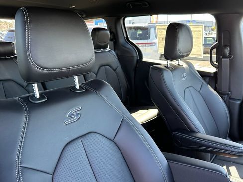 New 2026 Chrysler Pacifica Select w/ S Appearance Package FWD image 17