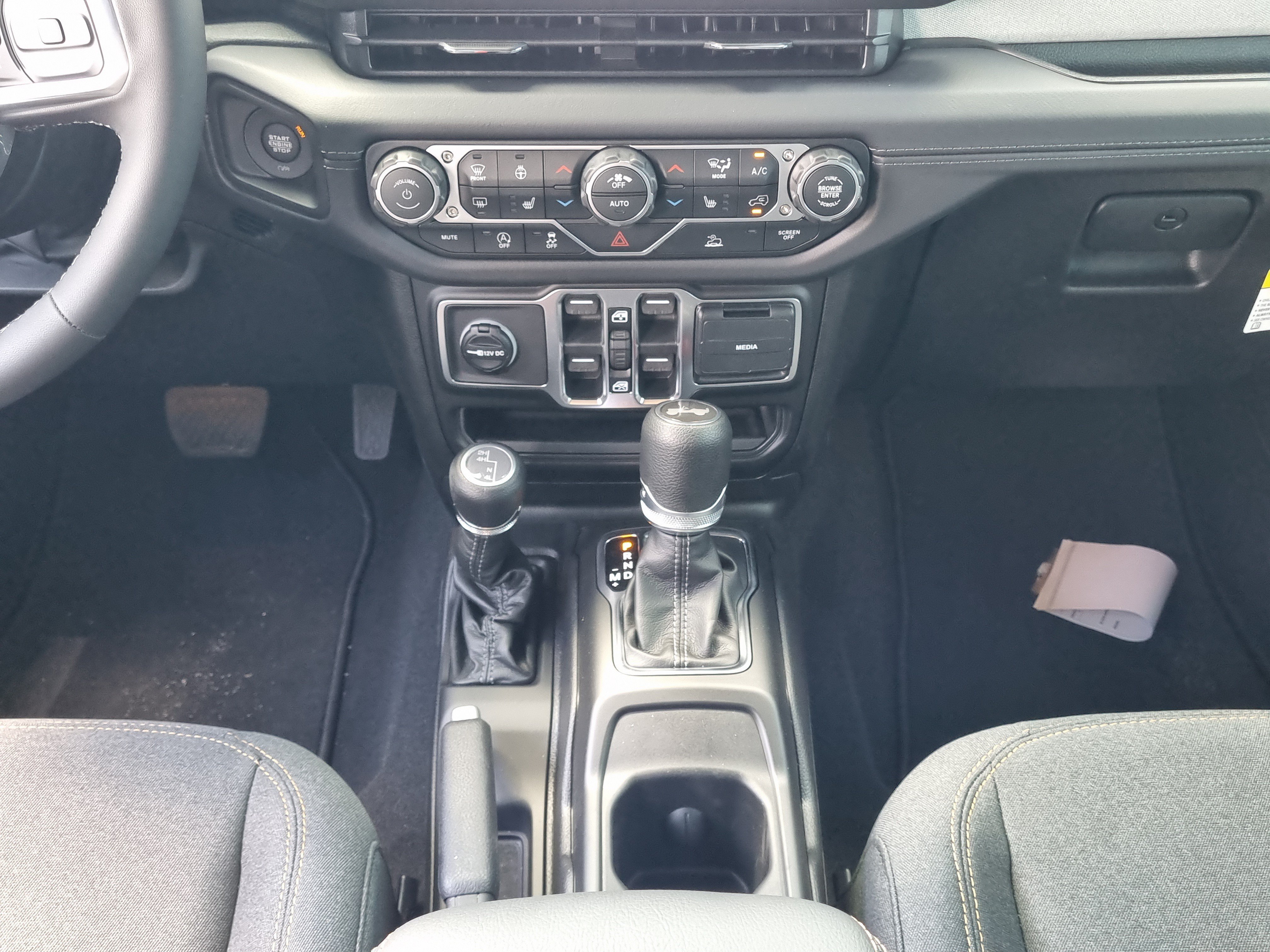 New 2026 Jeep Wrangler Unlimited Sahara AWD/4WD image 17
