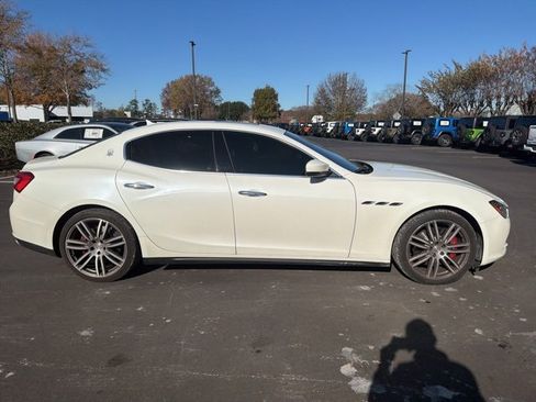 Used 2017 Maserati Ghibli S image 2