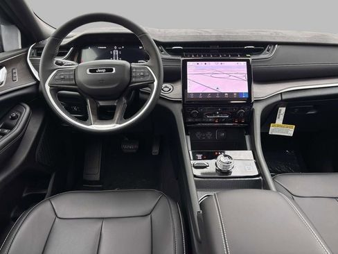 New 2025 Jeep Grand Cherokee Limited w/ Black Appearance Package image 9