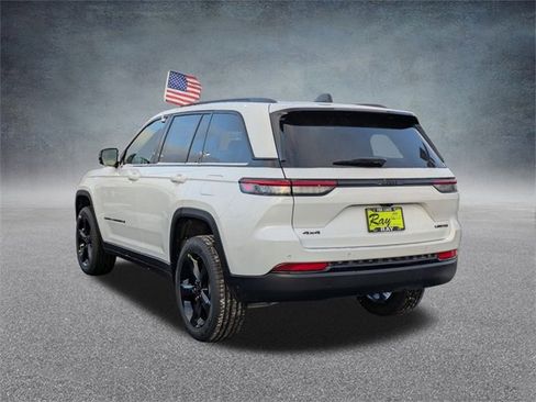 New 2025 Jeep Grand Cherokee Limited image 6