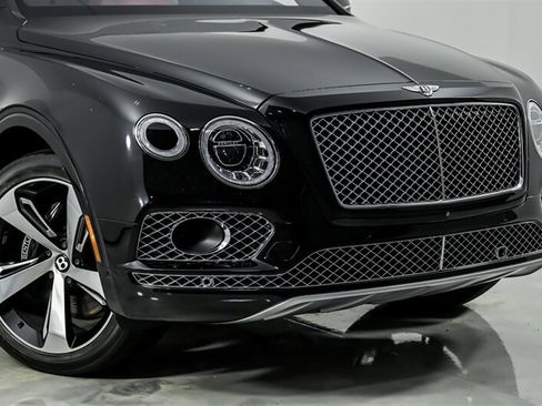 Used 2017 Bentley Bentayga AWD/4WD image 22