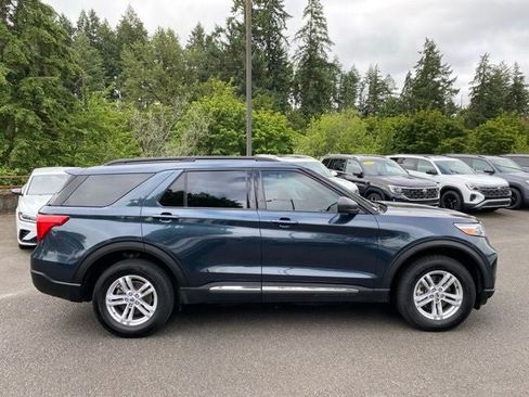 Used 2022 Ford Explorer XLT AWD/4WD image 7