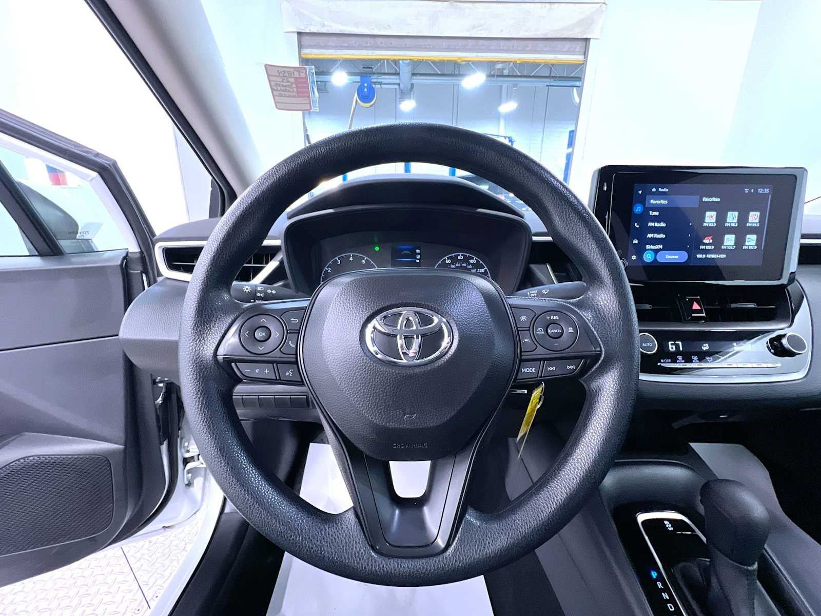 Used 2025 Toyota Corolla LE FWD image 15