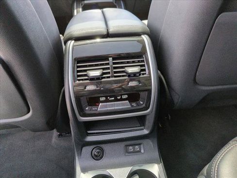 Used 2024 BMW X7 xDrive40i w/ M Sport Package AWD/4WD image 18