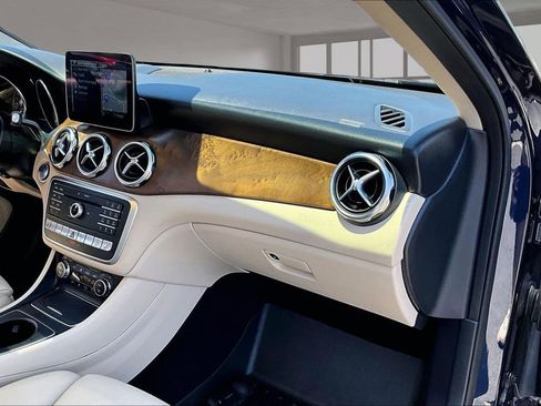 Used 2018 Mercedes-Benz GLA 250 4MATIC image 16