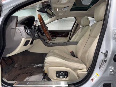 Used 2016 Jaguar XJ R-Sport RWD image 10
