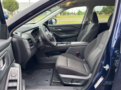 Used 2025 Nissan Rogue SV AWD/4WD image 24