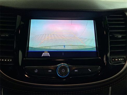 Used 2022 Chevrolet Trax LT w/ LT Convenience Package image 39