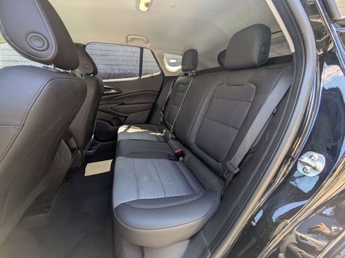 Used 2025 Chevrolet Trax LT w/ LT Convenience Package FWD image 26