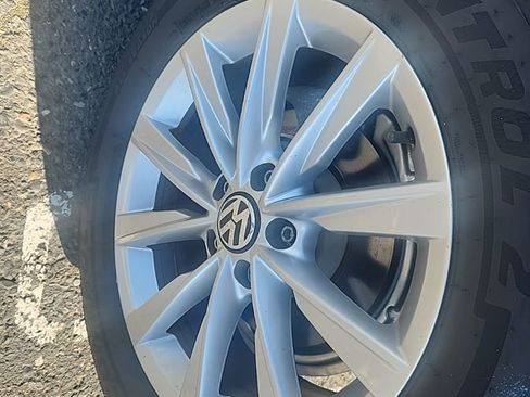 Used 2015 Volkswagen Tiguan SE image 6