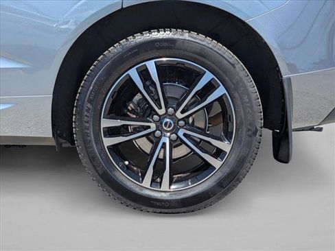 Used 2021 Volvo XC60 T5 Momentum w/ Premium Package FWD image 23