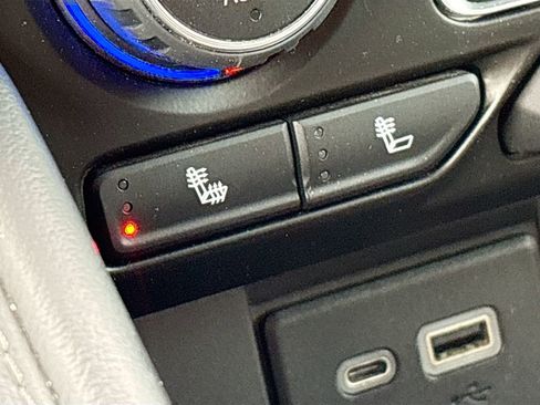 Used 2022 Chevrolet Suburban LT image 21