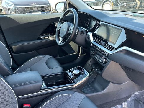 Used 2022 Kia Niro EX w/ Cold Weather Package image 12