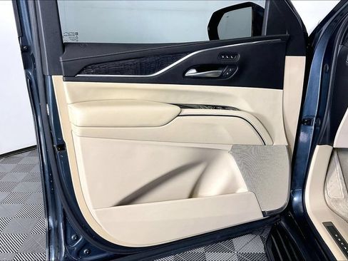Used 2021 Cadillac Escalade Premium Luxury w/ LPO, Illumination Package AWD/4WD image 21