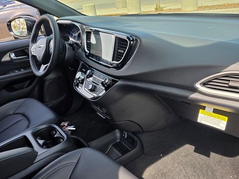 New 2026 Chrysler Voyager LX image 13