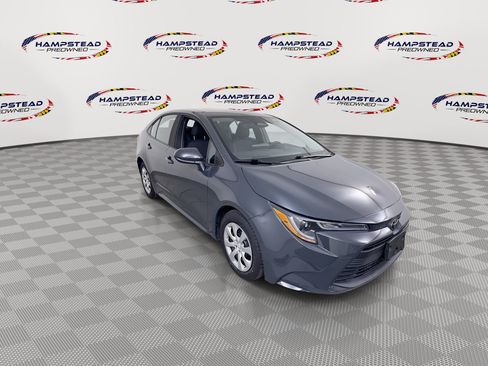 Used 2023 Toyota Corolla LE FWD image 2