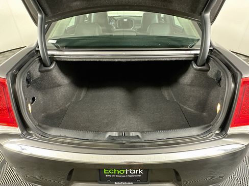 Used 2017 Chrysler 300 C RWD image 29