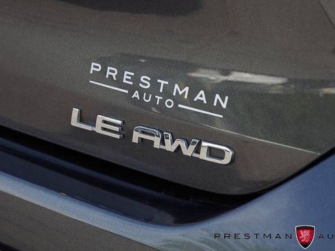 Used 2022 Toyota Highlander LE AWD/4WD image 10