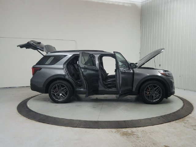 Used 2025 Ford Explorer ST-Line w/ Premium Package RWD image 17