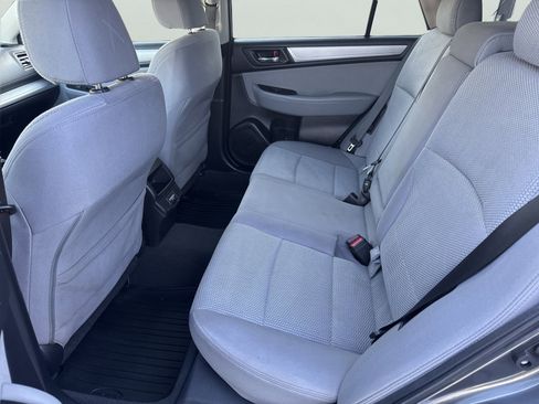 Used 2018 Subaru Outback 2.5i Premium image 12