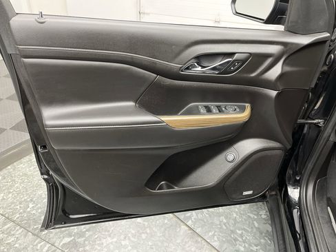 Certified 2023 GMC Acadia SLE w/ Driver Convenience Package image 9