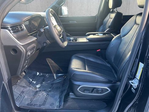 Used 2024 Jeep Wagoneer L Series II image 10