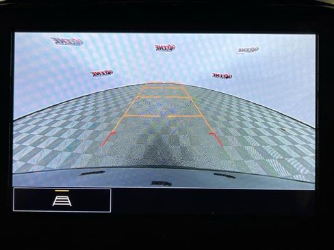 Used 2022 Chevrolet Traverse LT image 11