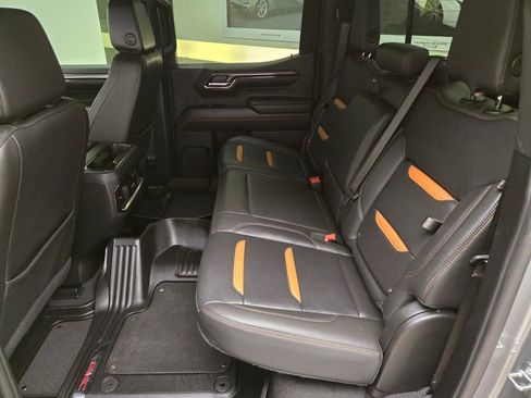 Used 2024 GMC Sierra 1500 AT4 w/ Technology Package AWD/4WD image 19