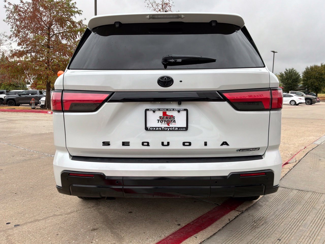Used 2025 Toyota Sequoia Platinum AWD/4WD image 6