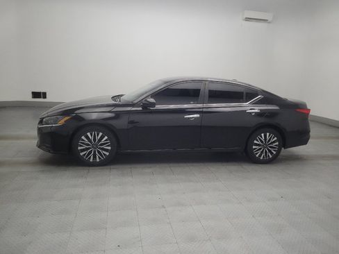 Used 2023 Nissan Altima 2.5 SV FWD image 2