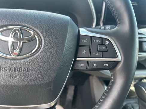 Used 2024 Toyota Highlander Platinum FWD image 20