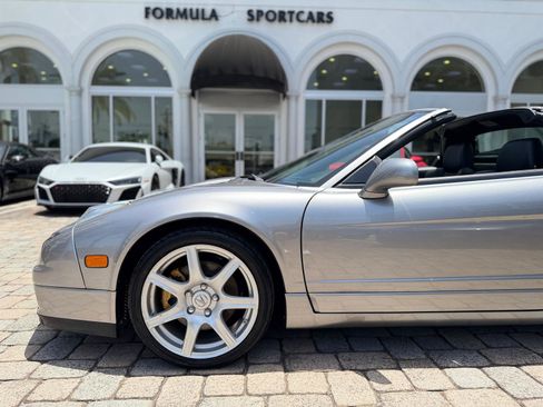 Used 2005 Acura NSX T image 18
