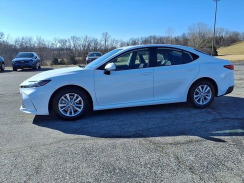 Used 2025 Toyota Camry LE image 35