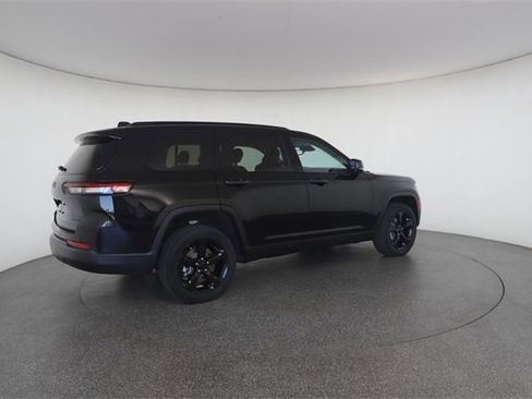 Used 2023 Jeep Grand Cherokee L Limited w/ Black Appearance Package image 20