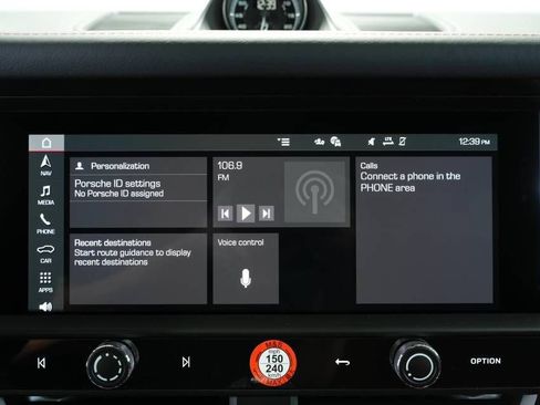 Certified 2025 Porsche Macan AWD/4WD image 17