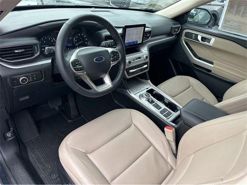 Certified 2024 Ford Explorer XLT w/ Equipment Group 202A image 7