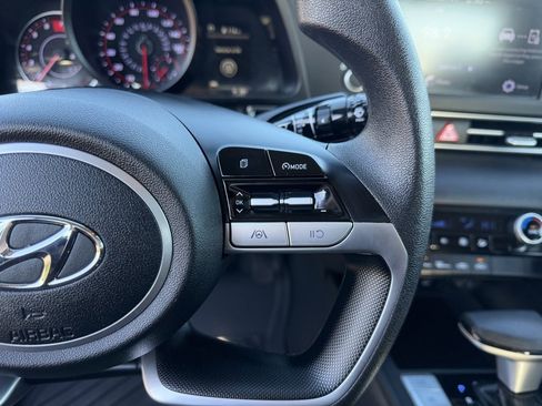 Used 2021 Hyundai Elantra SEL image 18