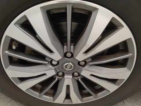 Used 2017 Nissan Pathfinder S FWD image 31
