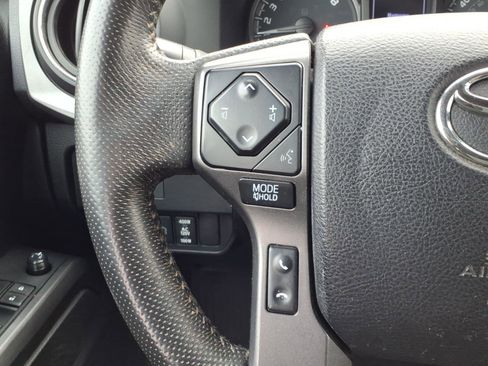 Used 2021 Toyota Tacoma TRD Sport w/ Technology Package image 17