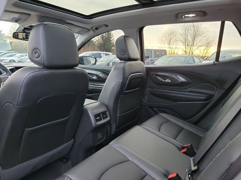 Used 2023 GMC Terrain SLT w/ Elevation Edition image 12