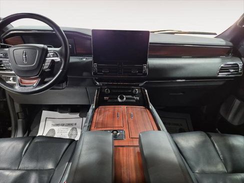 Used 2022 Lincoln Navigator Reserve image 12