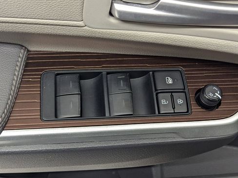 Used 2023 Toyota Sienna XLE image 19