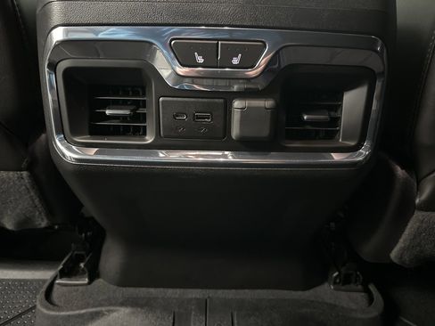 Used 2019 Chevrolet Silverado 1500 High Country w/ Technology Package image 40