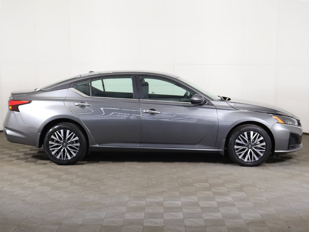 Used 2023 Nissan Altima 2.5 SV AWD/4WD image 15