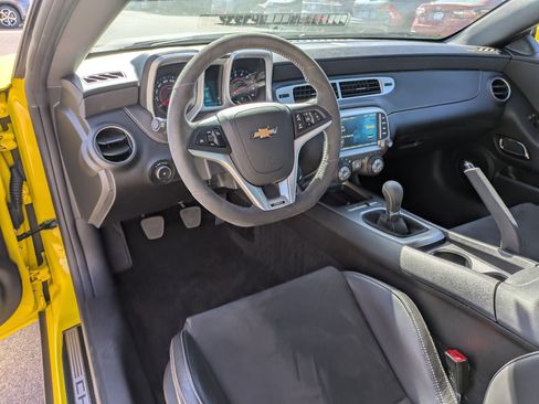 Used 2015 Chevrolet Camaro SS w/ SS Performance Package RWD image 16
