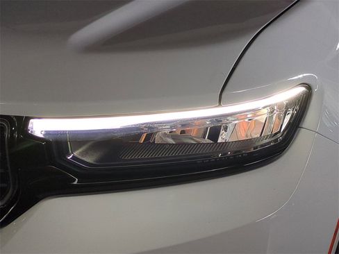 New 2025 Jeep Grand Cherokee Summit image 10